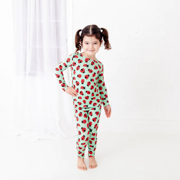 2PC PJ SET BUGS & KISSES