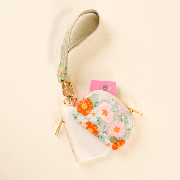 DYNAMIC DUO  WRISTLET BOQ BEAUTY