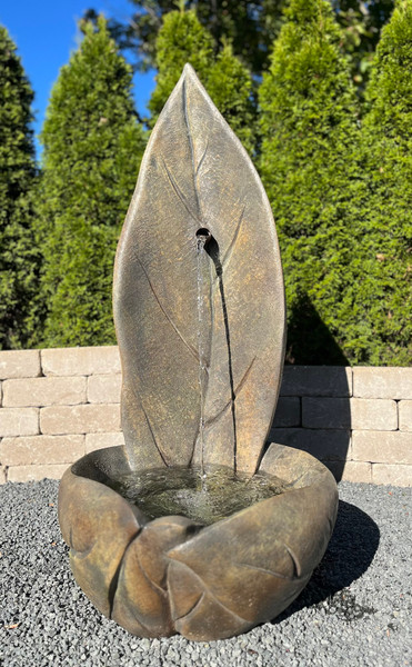 FOUNTAIN STANDING LEAF