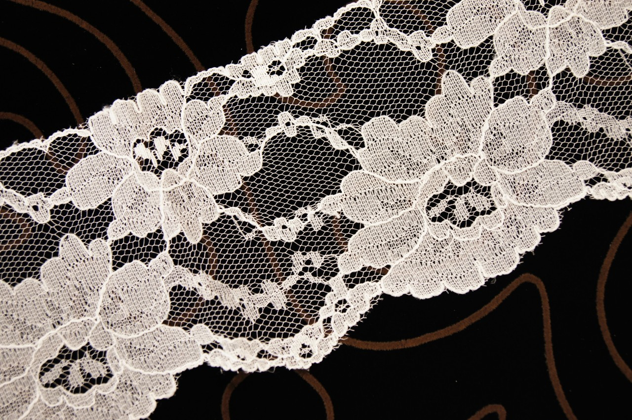 4 lace trim