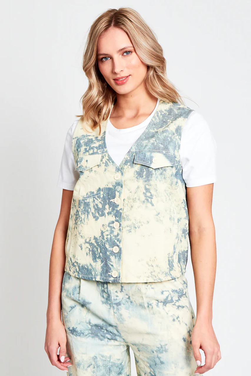 Sleeveless Gillet With Button Down Detail with Flap Pockets in Acid Wash Denim