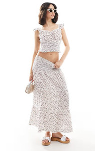 Chintzy Floral Tiered Midaxi Skirt In White