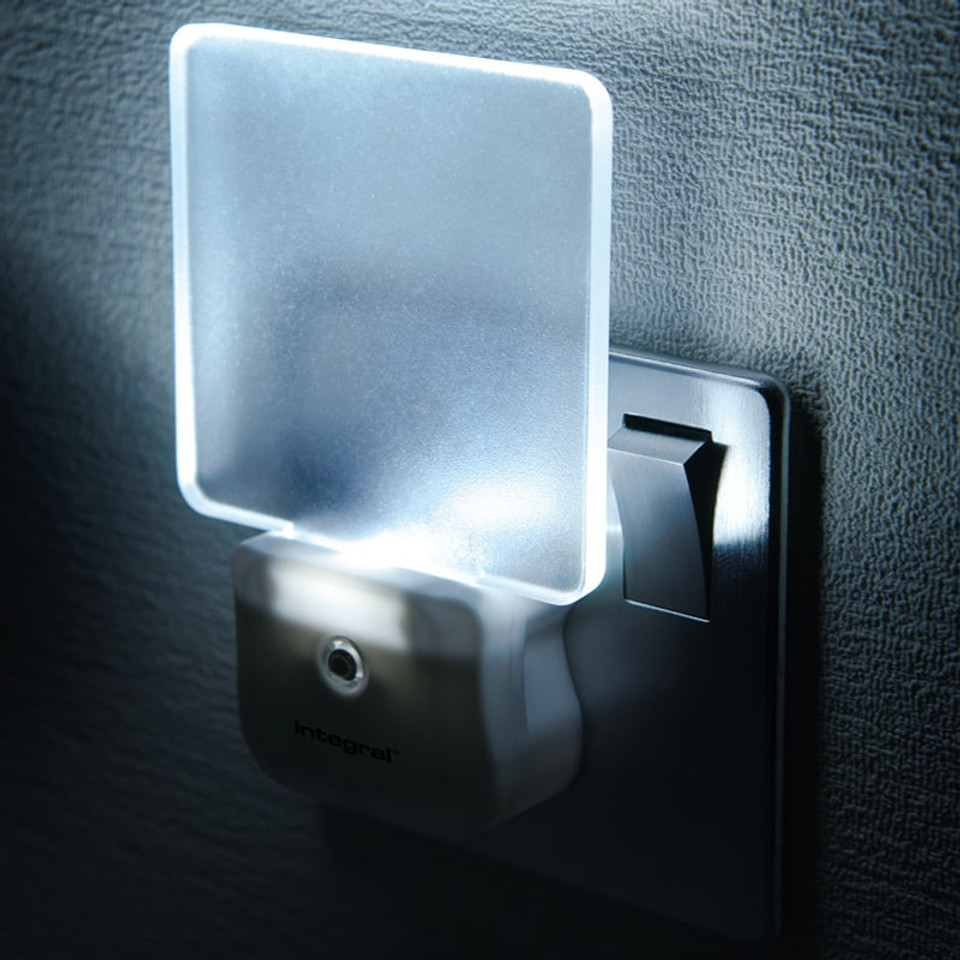 Integral Auto Sensor LED Night Light ILNL-CL-UK - Cool White, 3-Pin UK Plug, Dusk to Dawn