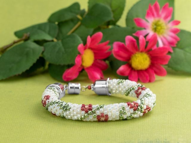 Cottage Clematis Beaded Bracelet Tutorial