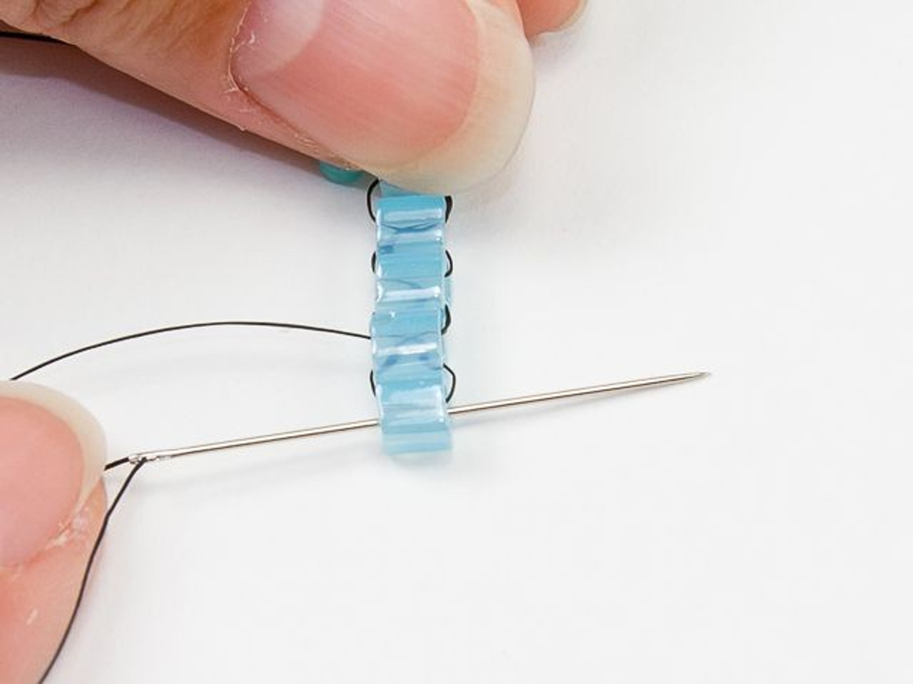 How to string beads on thread - SewGuide