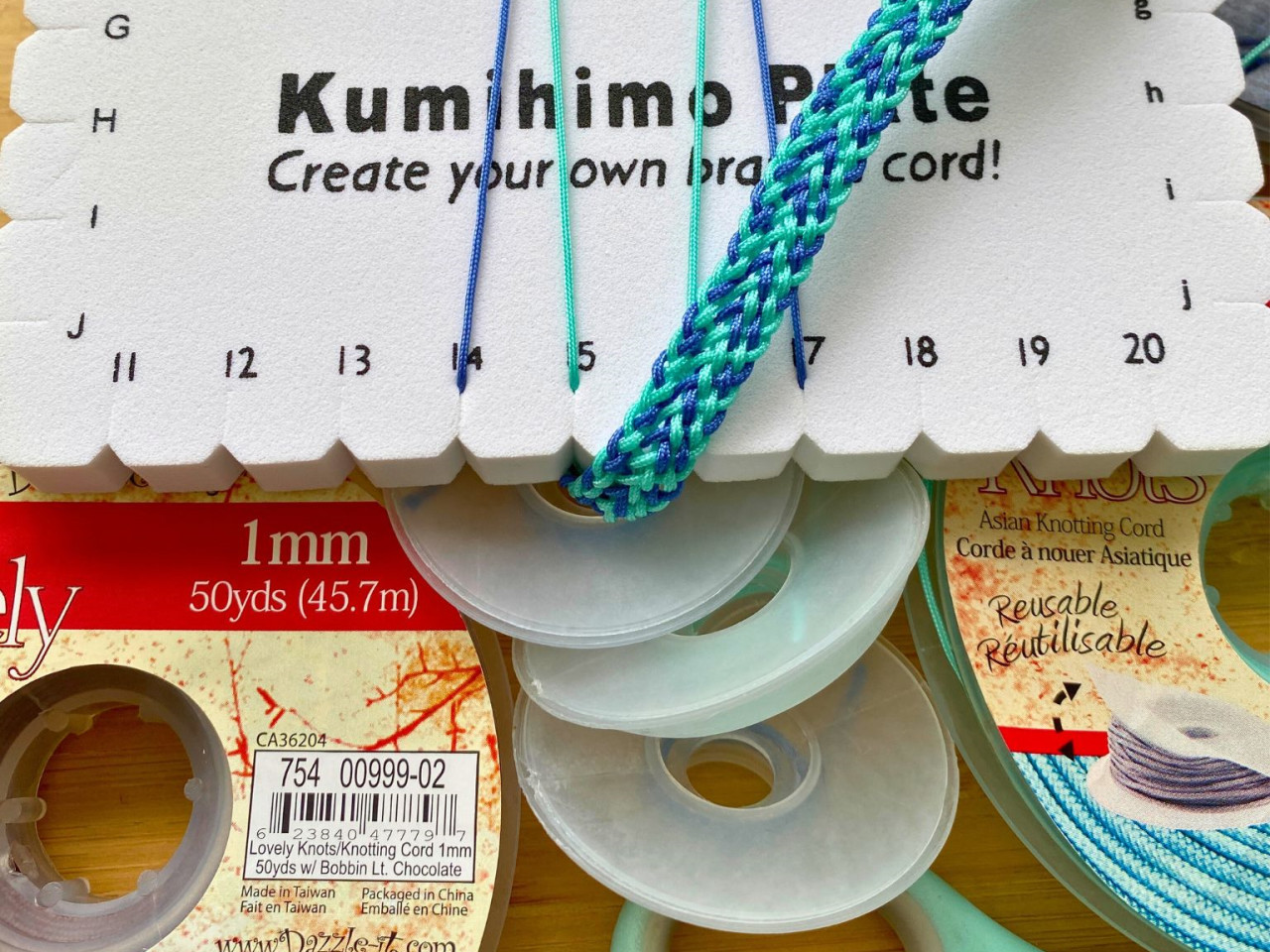 Julie's Bead Table: How to Braid a Flat Kumihimo Bracelet
