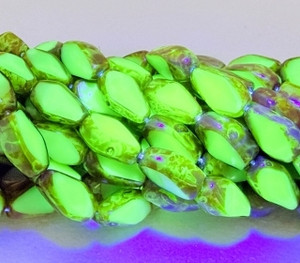 UV Reactive Glass Beads