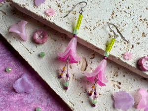Beading with Becky: A Bead Bouquet for Mom bambuser-show Beading with Becky: A Bead Bouquet for Mom bambuser-show