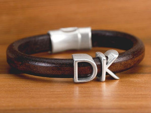 Regaliz Letter Beads