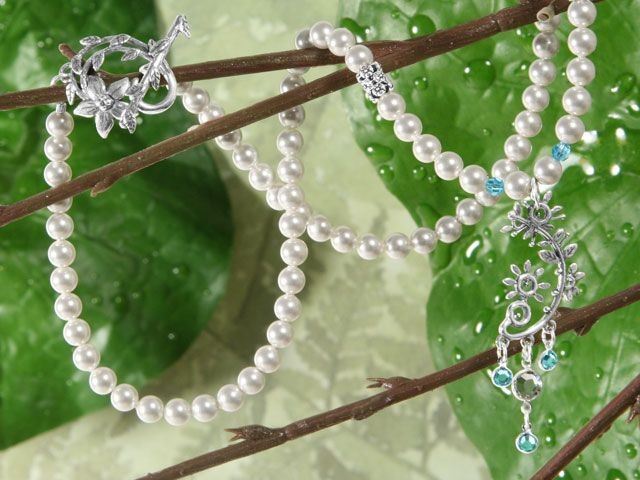 May Flowers Necklace Tutorial