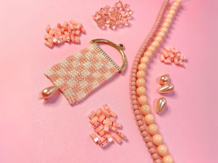 Beading with Becky: Peach Fuzz Earrings bambuser-show Beading with Becky: Peach Fuzz Earrings bambuser-show