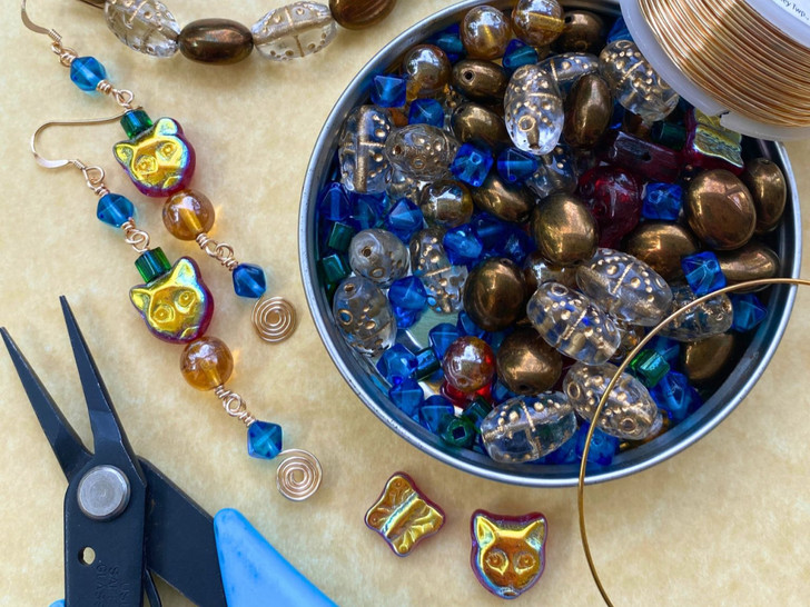 Julie's Bead Table: Designing with the At The Zoo Designer Blend bambuser-show