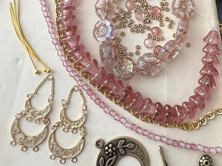 Andria's Beading Corner: Let's Make a Bracelet and Some Earrings bambuser-show Andria's Beading Corner: Let's Make a Bracelet and Some Earrings bambuser-show