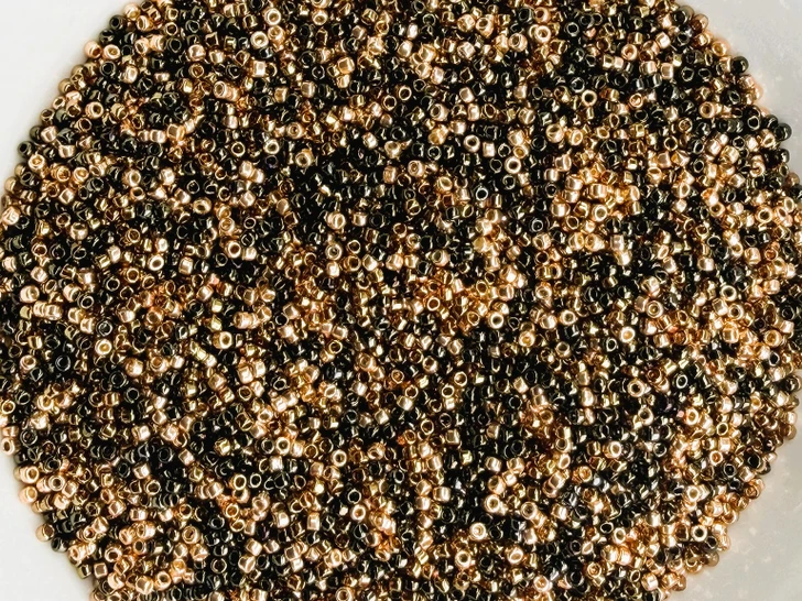 Artbeads Designer Aurum 15/0 Round TOHO Blend