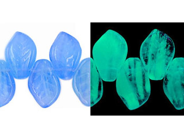 Czech Leaves 14 x 9mm : Glow in the Dark Sapphire (strand)