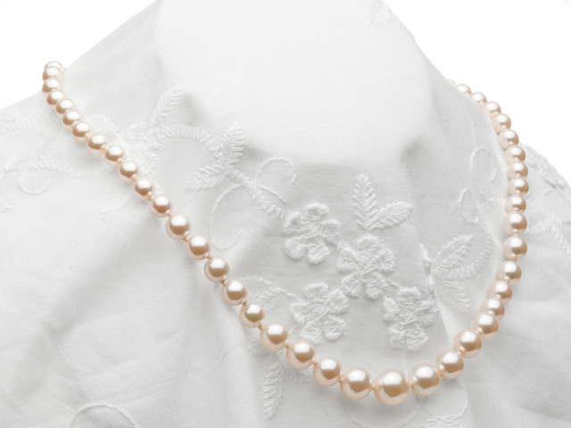 Image of the Graceful Graduation pearl necklace design