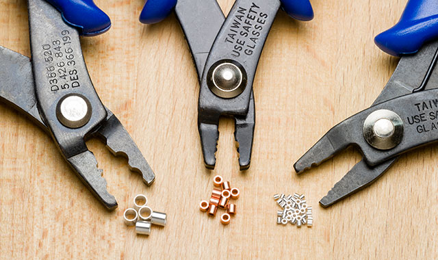 How to Secure Crimp Beads Using Crimping Pliers and Chain-nose Pliers -  Jewelry-making Techniques 