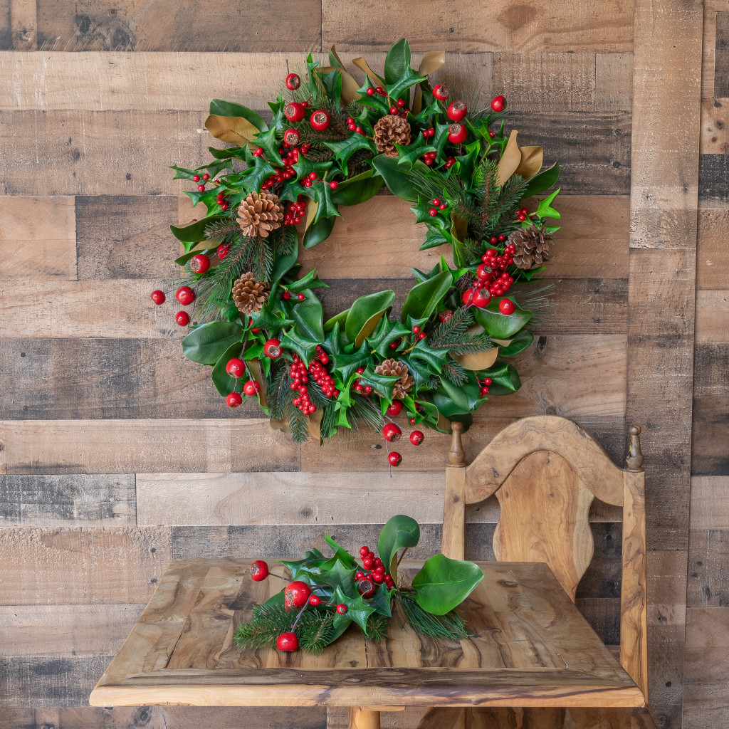 MAGNOLIA & RED BERRY WREATH - 24 INCH