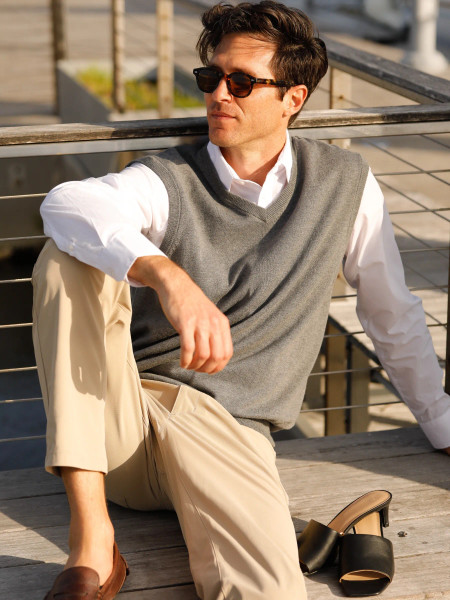 Alashan Cashmere Cotton Cashmere Classic V-Neck Vest in Steel 