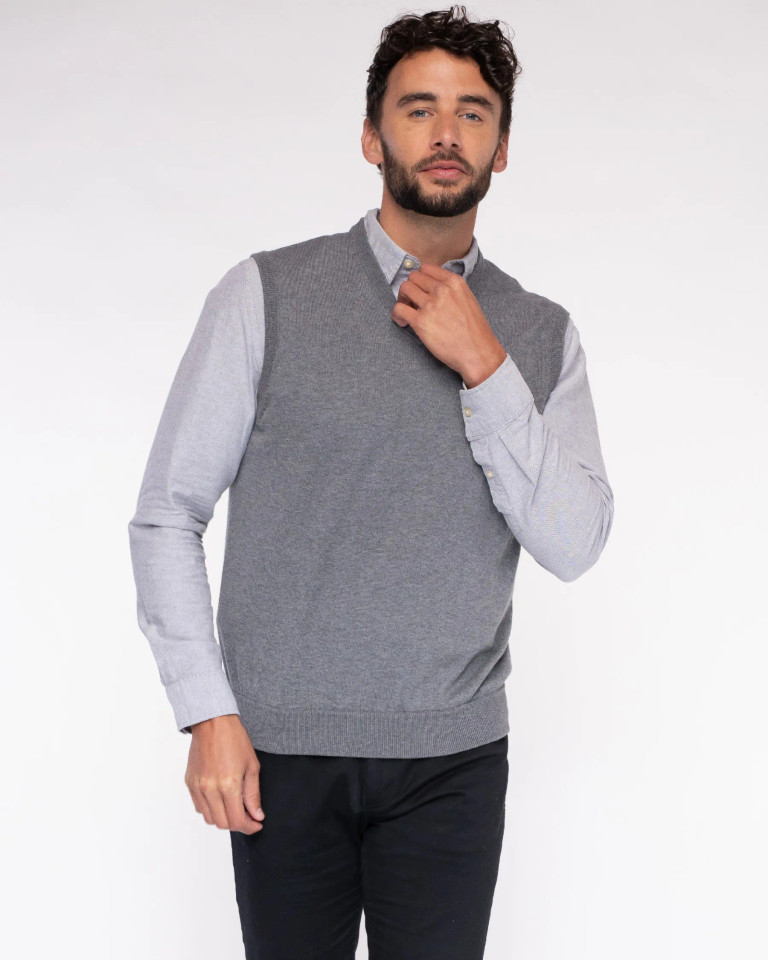 Alashan Cashmere Cotton Cashmere Classic V-Neck Vest in Steel 