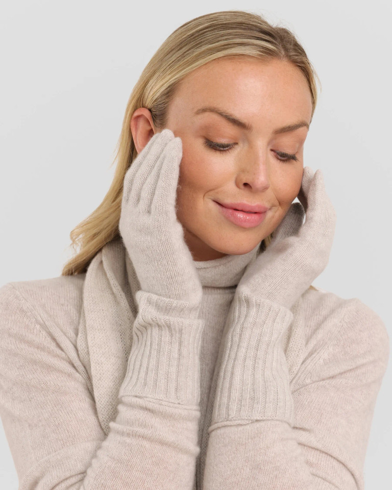 Alashan Cashmere  Cashmere Essential Texting Glove in latte