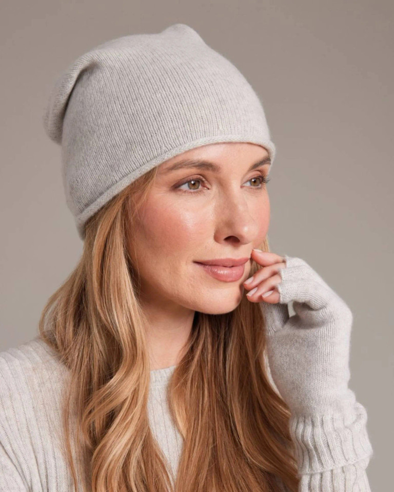 View of  finger less  feature on the Alashan Cashmere Cashmere Essential Fingerless Glove