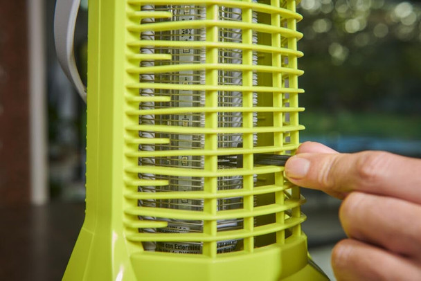 RYOBI 18V ONE+ Cordless Bug Zapper, 365nm UV, USB Charging Port, Bare Tool - RY18BZA-0 – image 4