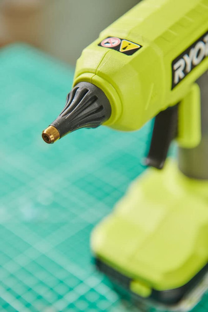 RYOBI ONE+ 18V Cordless Glue Gun, 11mm, with 3 Glue Sticks, Body Only - RGLU18-0 – image 2