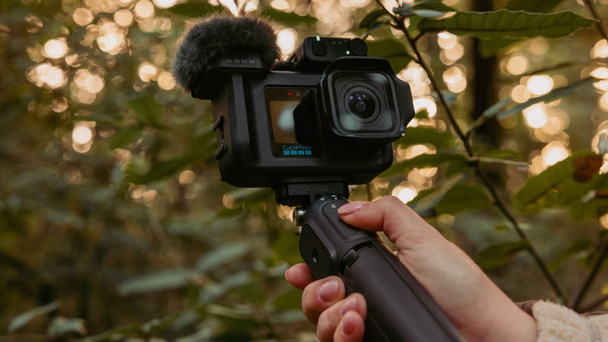 GoPro Volta 2 Battery Grip, Tripod and Remote for MISSION 1 - APHGM-002-ES – image 4