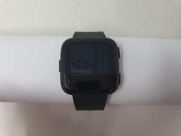 Fitbit Versa Health & Fitness Smartwatch with Heart Rate, Music & Swim Tracking