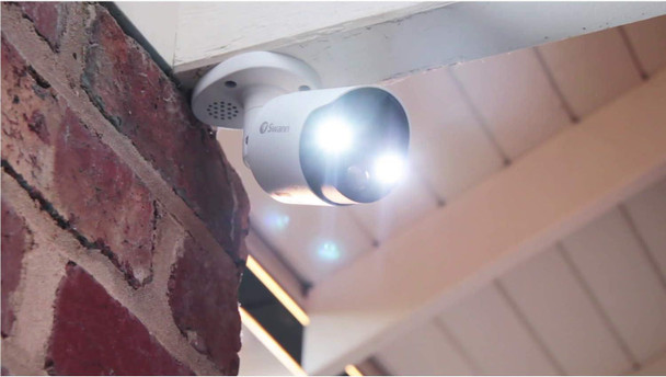 Swann 5MP Super HD Thermal Sensing Analogue Spotlight Bullet CCTV Camera