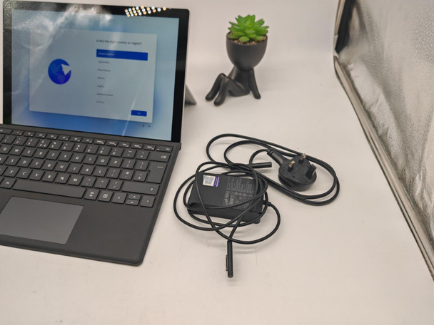 Microsoft Surface Pro 7+ 12.3" Intel Core i5 1135G7 8GB, 128GB SSD Win 11 Pro