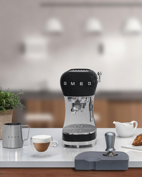 Smeg ECF02 Espresso Coffee Machine - Black 15 Bar Pump Italian Design