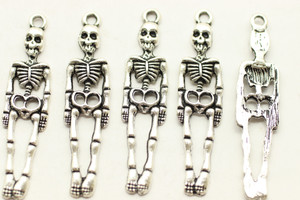 Hanging Skelton, 39x9x2mm, Antique Silver Plated (Metal Alloy), approx. 8 per bag