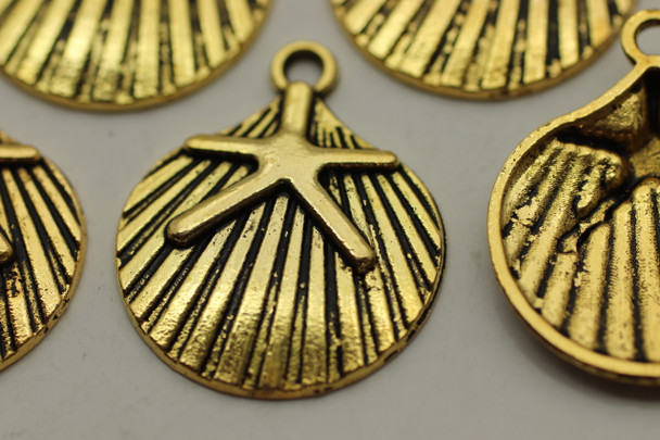 STARFISH ON SHELL, 22x18x3mm, Antique Gold Plated (Metal Alloy), approx 8