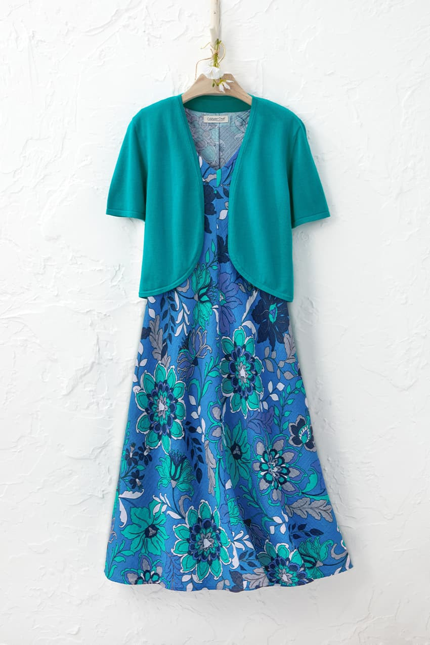 blue flora dress Amora Mini - Ivory and bold textured petals unfold over an ivory base in tonal blue hues for a rich yet understated effect Mille Garden Dress - Blue
