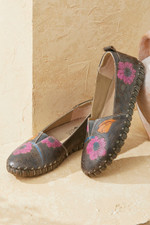 Karalyn Flats by Spring Step®