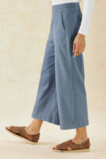 Wide-Leg Cropped Jeans