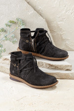 Tarkiln Chukka Boots by Børn®