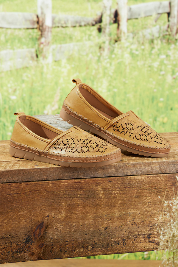 Ava Flats by Walk With Me™