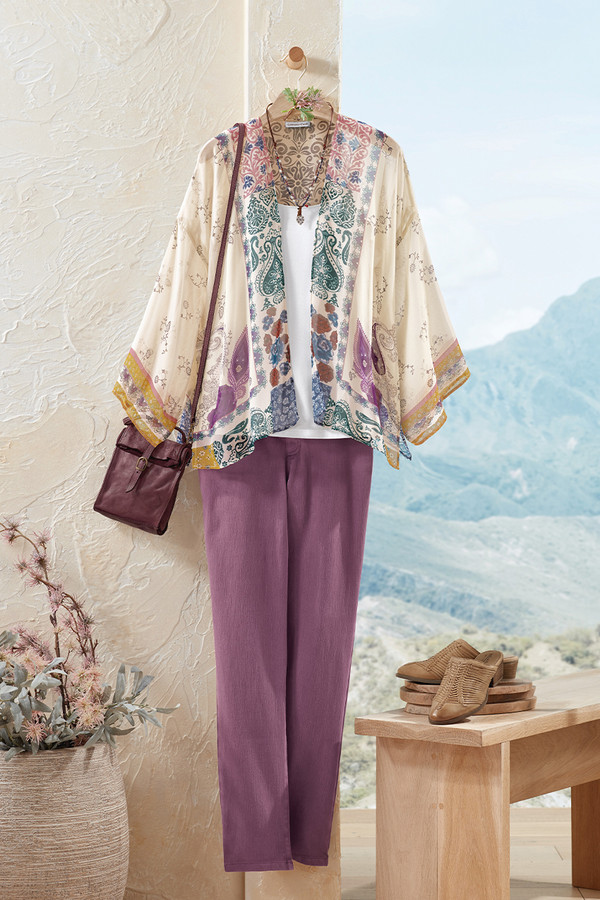Artful Notions Topper