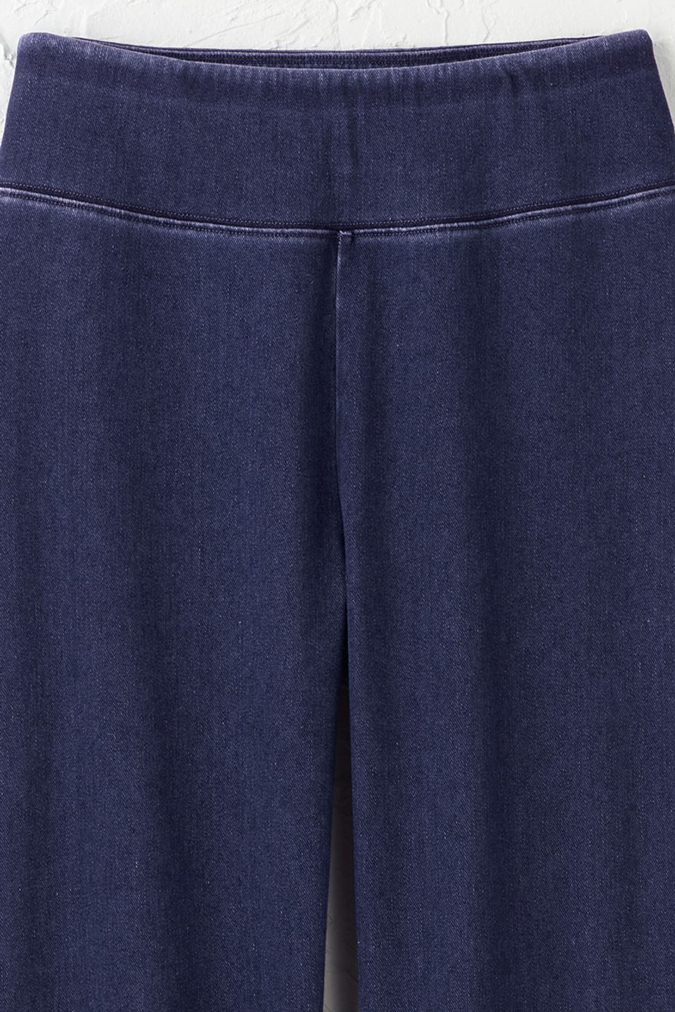 LightTouch Slim-Leg Leggings