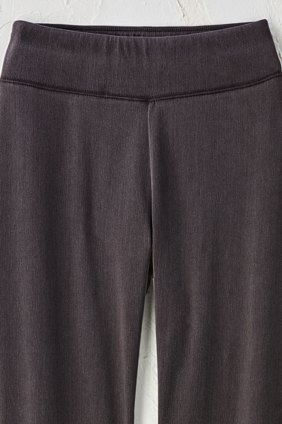 LightTouch Slim-Leg Leggings