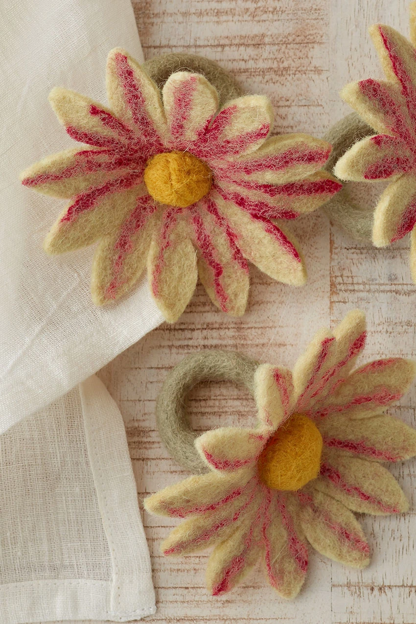 Painted Daisy Napkin Rings, Set of 4