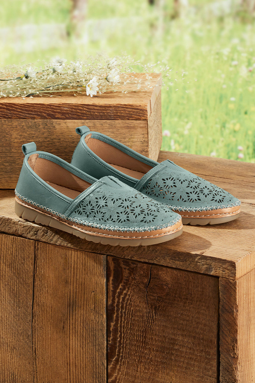 Ava Flats by Walk With Me™