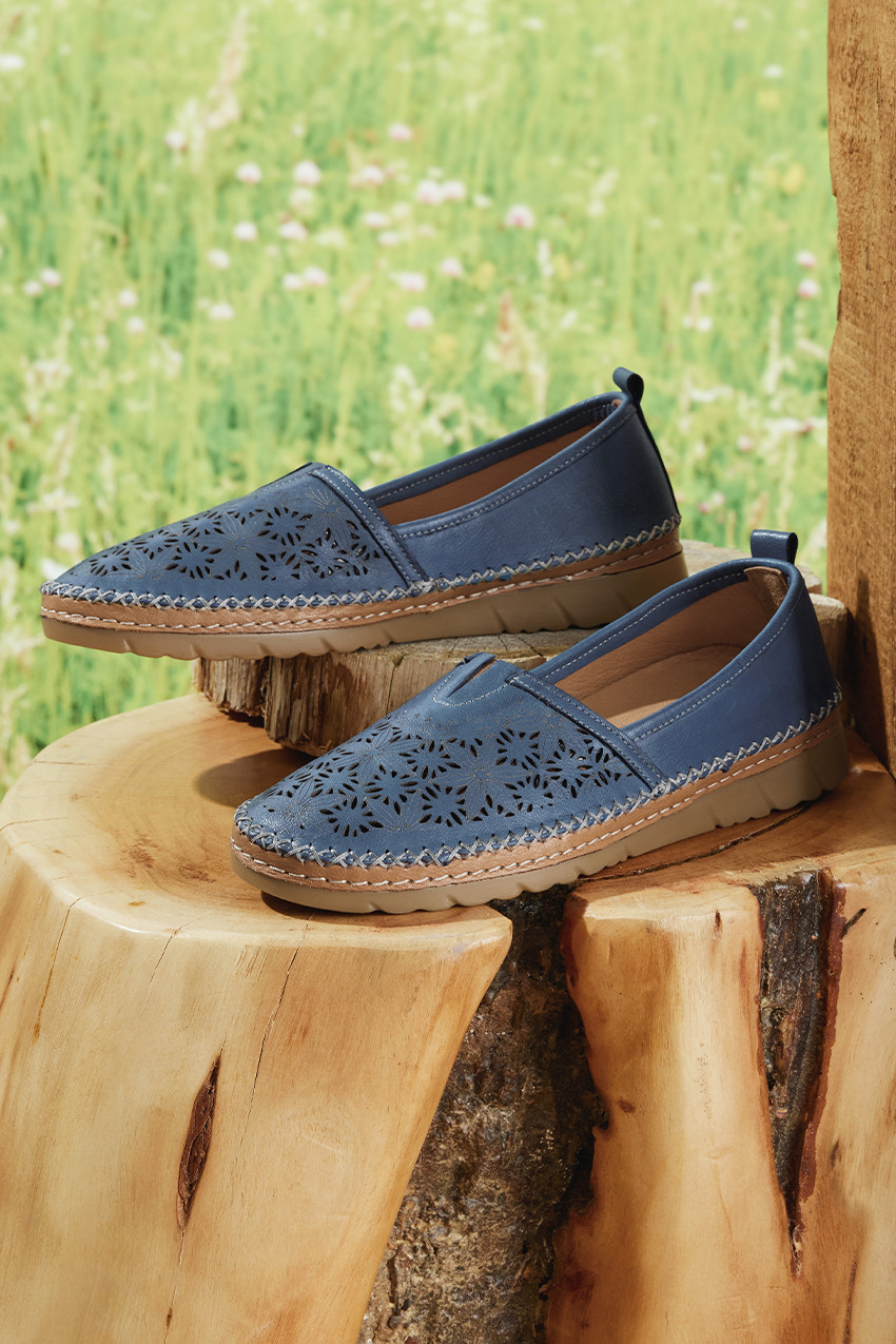 Ava Flats by Walk With Me™