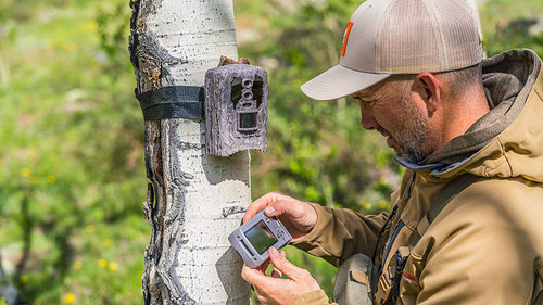 Bog Blood Moon 1080p Infrared 22MP Game Camera with Removable Viewing Screen Bog Blood Moon 1080p Infrared 22MP Game Camera with Removable Viewing Screen