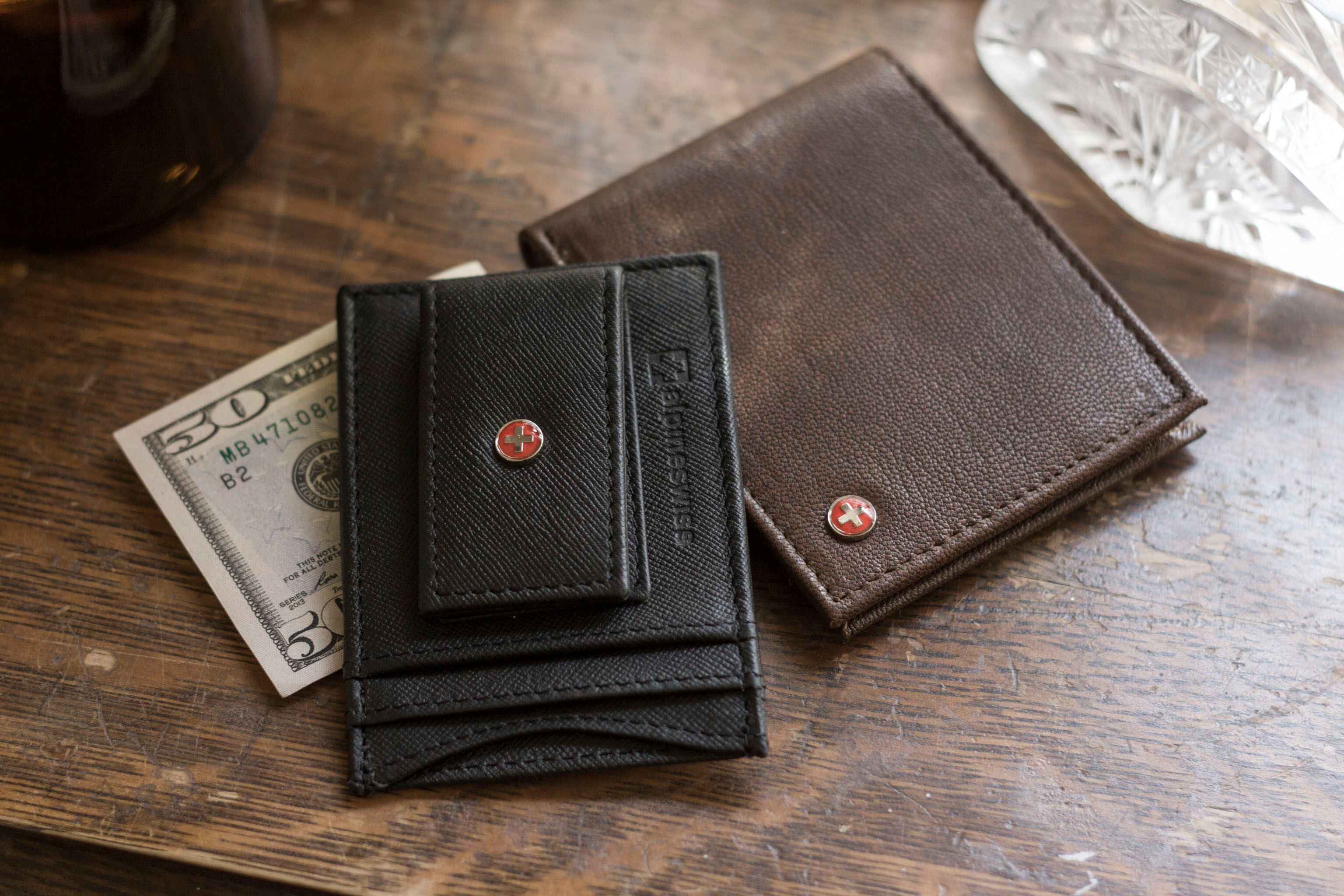 Money Clip vs Wallet: Which One Is the Best? - Alpine Swiss