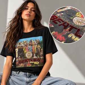 The Beatles Unisex T-Shirt: Sgt Pepper Crystals (Black) (Embellished)
