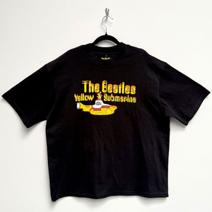 The Beatles Unisex Oversized Boxy T-Shirt: Logo & Sub (Black)